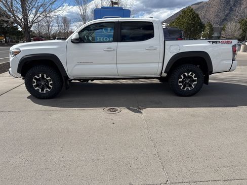 Used 2021 Toyota Tacoma TRD Off-Road w/ Technology Package image 10