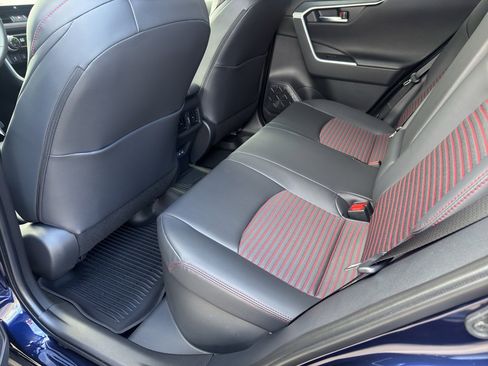 Used 2025 Toyota RAV4 XSE AWD/4WD image 9