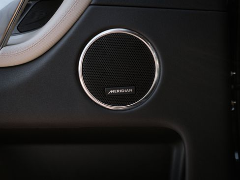 Used 2023 Land Rover Discovery Sport SE R-Dynamic image 16