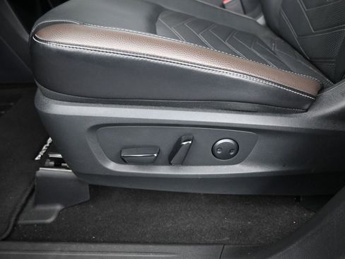 Used 2024 Nissan Pathfinder Platinum w/ Lighting Package (N93) AWD/4WD image 10