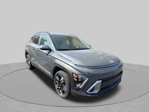 Used 2025 Hyundai Kona SEL AWD/4WD image 3