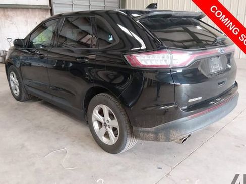 Used 2018 Ford Edge SE FWD image 3
