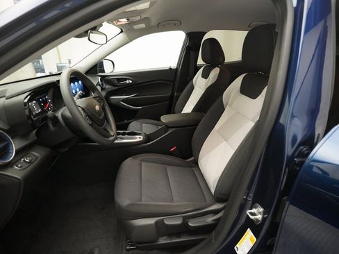 Used 2024 Chevrolet Trax LS w/ LS Convenience Package image 7