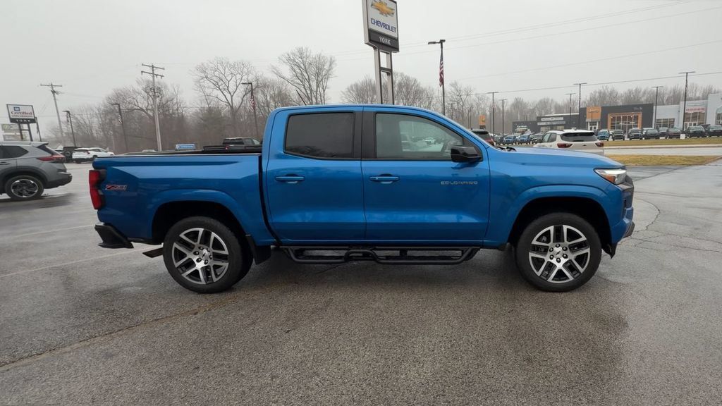 Used 2024 Chevrolet Colorado Z71 w/ Z71 Convenience Package 2 AWD/4WD image 9