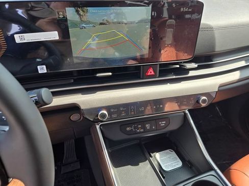 New 2026 Kia Carnival EX FWD image 11