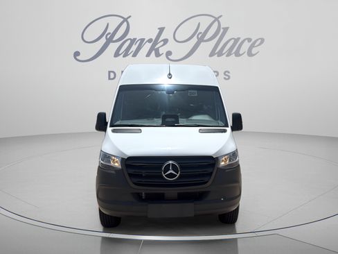 Used 2025 Mercedes-Benz Sprinter 2500 image 9