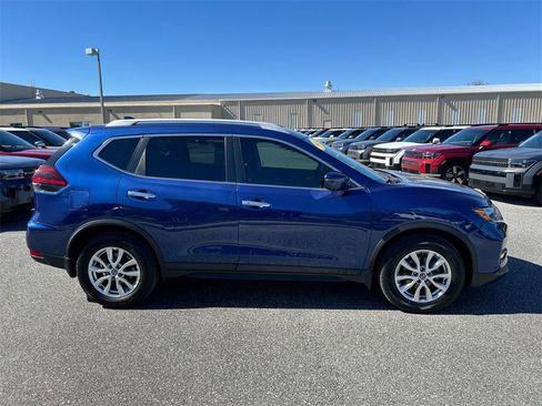Used 2018 Nissan Rogue SV w/ Premium Package image 4