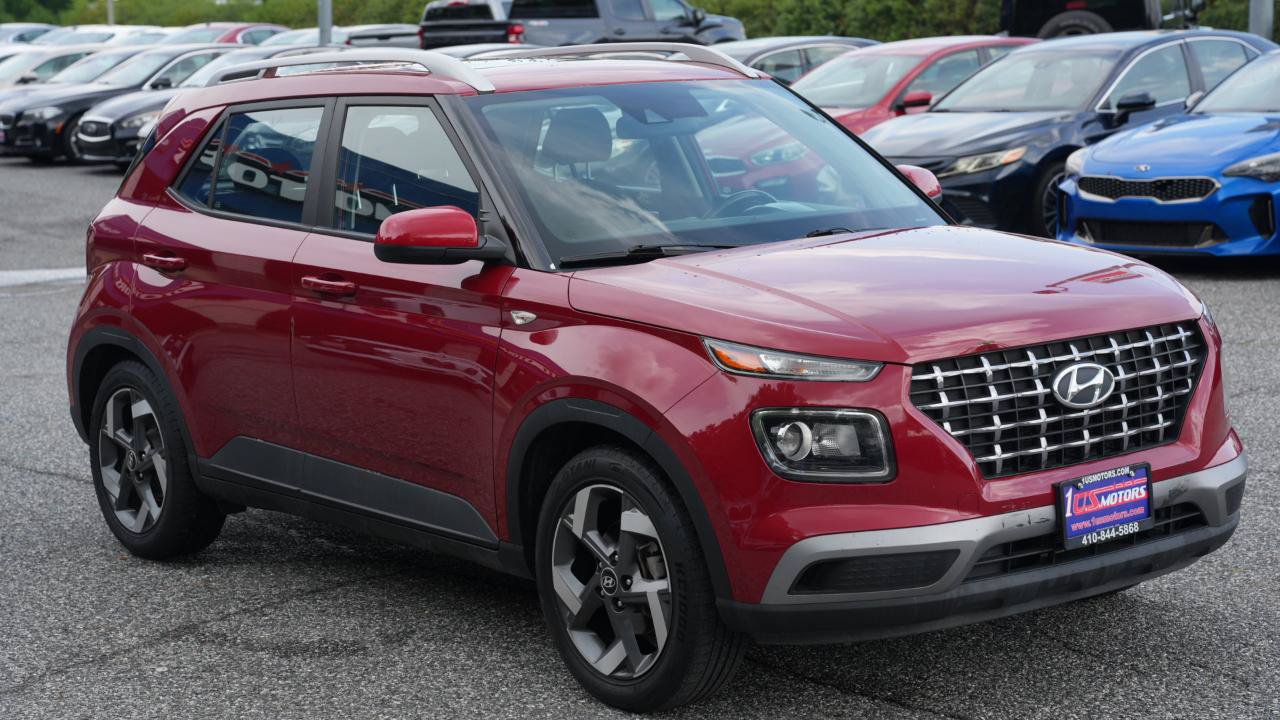 Used 2022 Hyundai Venue SEL FWD image 3