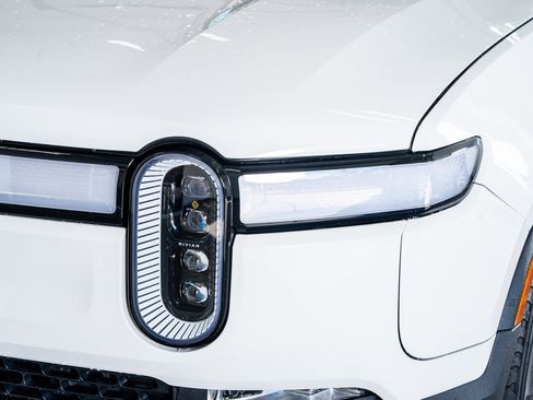 Used 2023 Rivian R1S Adventure image 13