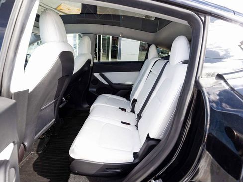 Used 2021 Tesla Model Y Long Range image 21