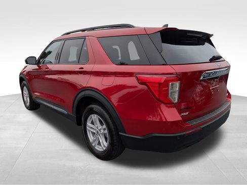 Used 2023 Ford Explorer XLT image 8