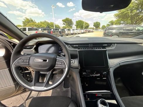 Used 2023 Jeep Grand Cherokee L Laredo AWD/4WD image 12