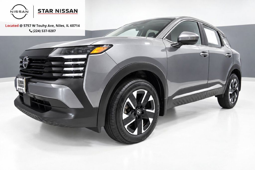 Used 2025 Nissan Kicks SV AWD/4WD image 1