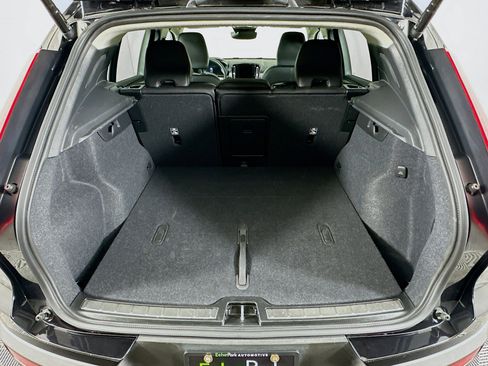 Used 2025 Volvo XC40 B5 Plus AWD/4WD image 28