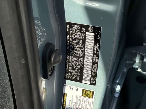 Used 2021 Toyota Prius L Eco image 9