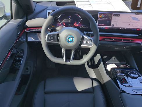 New 2026 BMW 550e xDrive w/ Premium Package image 15