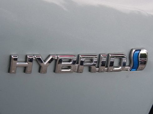 Certified 2022 Toyota Prius LE AWD/4WD image 9