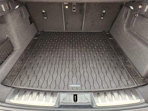 Used 2026 Jaguar F-PACE R-Dynamic S image 23