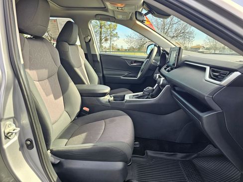 Used 2019 Toyota RAV4 XLE image 10