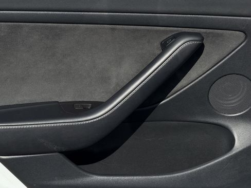 Used 2023 Tesla Model 3 Standard Range image 8