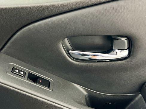 Used 2022 Nissan Frontier SV image 32