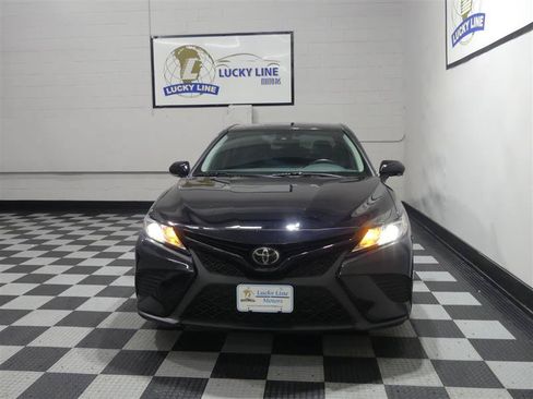 Used 2020 Toyota Camry SE w/ Convenience Package FWD image 2