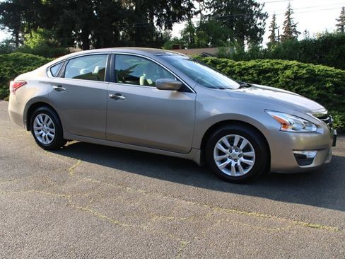 Used 2013 Nissan Altima 2.5 S FWD image 2