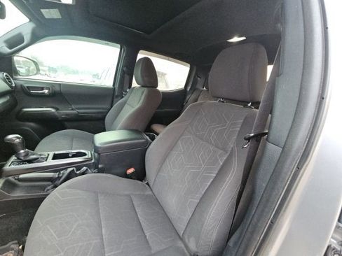 Used 2016 Toyota Tacoma TRD Off-Road w/ Premium & Technology Package image 12