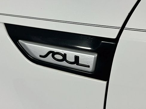 Used 2016 Kia Soul FWD image 26