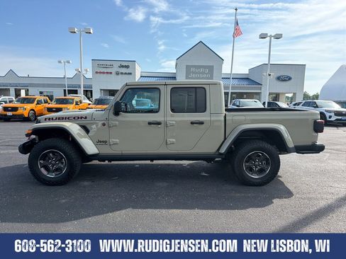 Used 2022 Jeep Gladiator Rubicon w/ LED Lighting Group AWD/4WD image 2