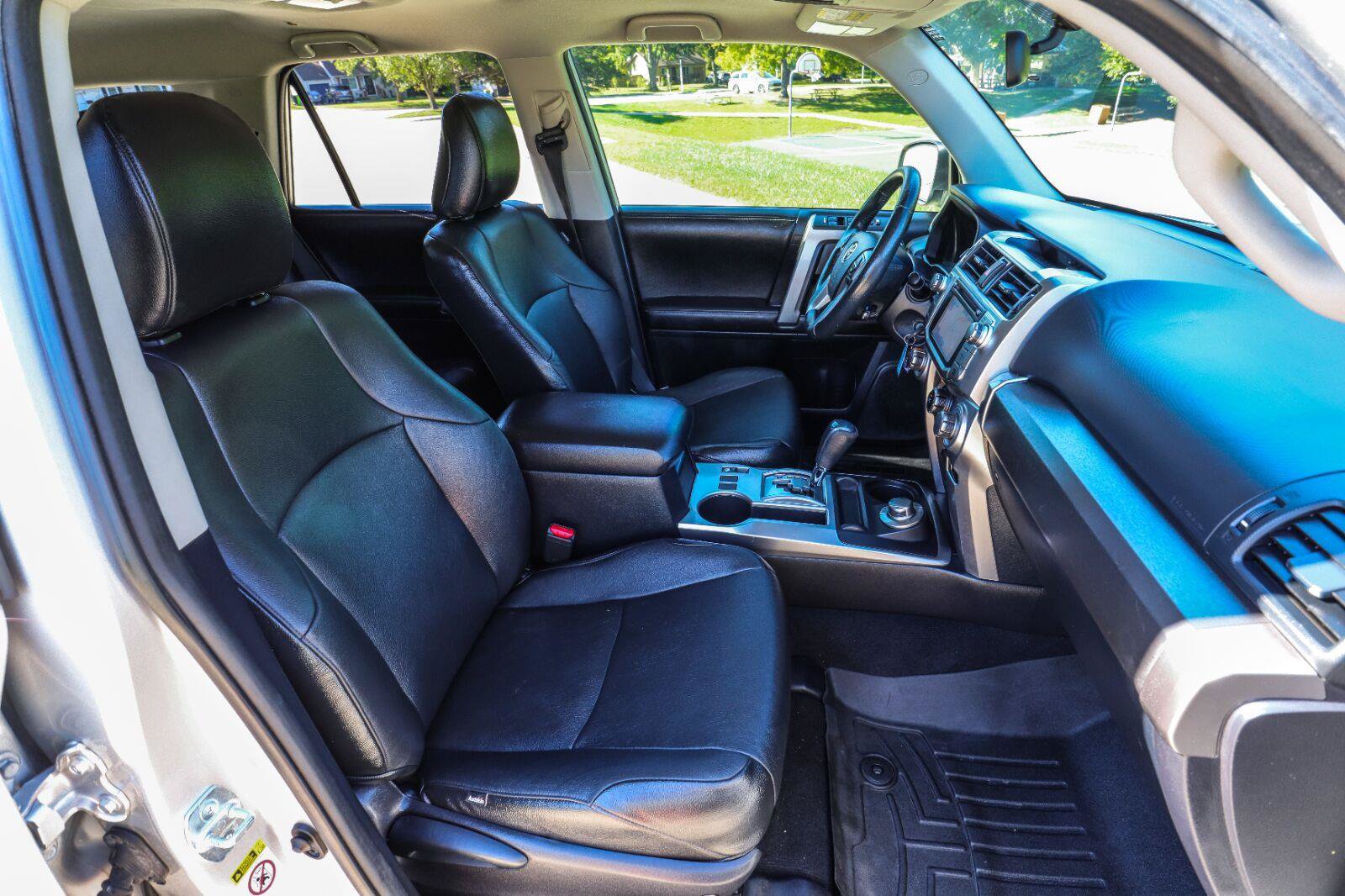 Used 2015 Toyota 4Runner SR5 AWD/4WD image 43
