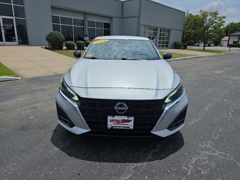 Used 2024 Nissan Altima 2.5 SV FWD image 3