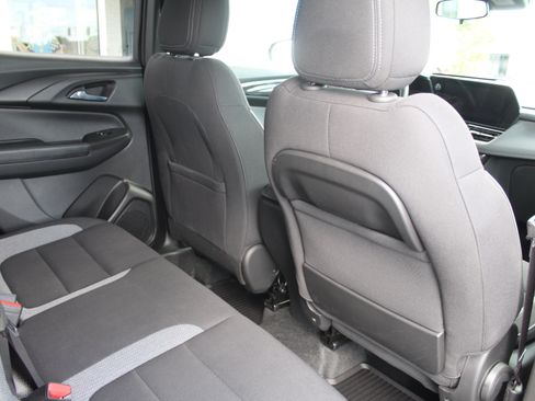 Certified 2025 Chevrolet TrailBlazer LT w/ LT Cold Weather Package AWD/4WD image 23