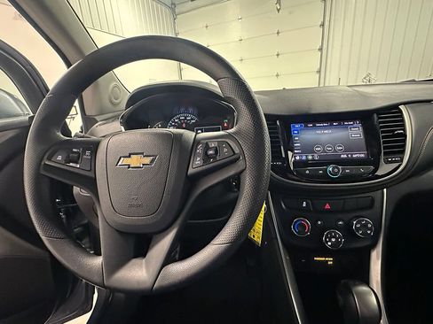 Used 2020 Chevrolet Trax LT FWD image 34