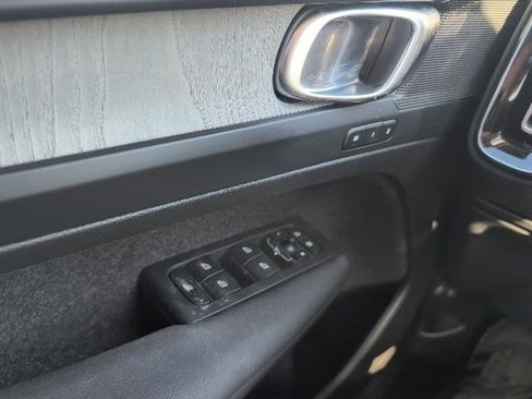 Used 2023 Volvo XC40 B5 Plus w/ Protection Package Premier image 8