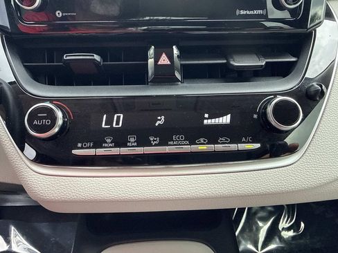 Used 2022 Toyota Corolla LE FWD image 29