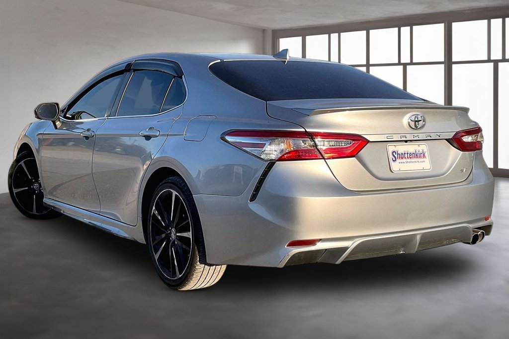 Used 2020 Toyota Camry SE FWD image 4