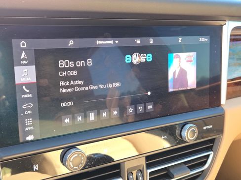 Used 2022 Porsche Macan image 21