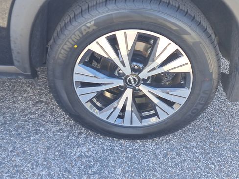 Certified 2023 Nissan Rogue SV w/ SV Premium Package image 9