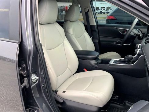 Used 2022 Toyota RAV4 XLE w/ Convenience Package image 9