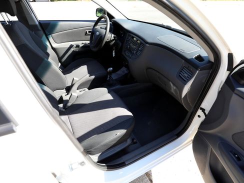 Used 2008 Kia Rio5 LX w/ PWR Pkg image 9