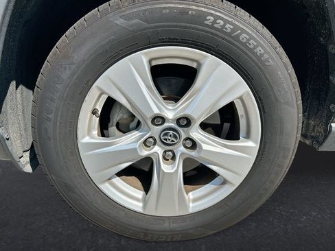 Used 2020 Toyota RAV4 XLE FWD image 10