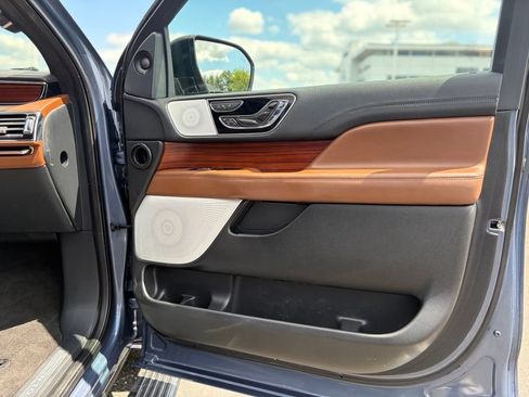 Used 2022 Lincoln Navigator Reserve AWD/4WD image 24