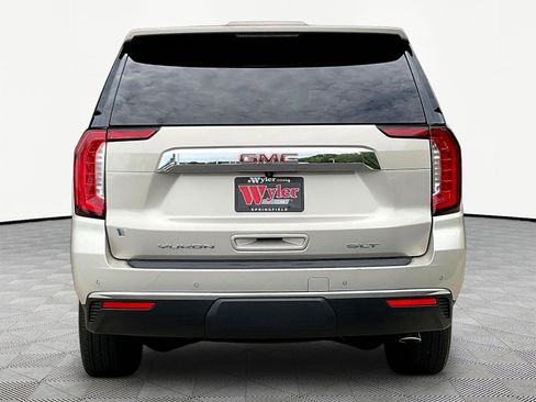 Used 2023 GMC Yukon SLT AWD/4WD image 5