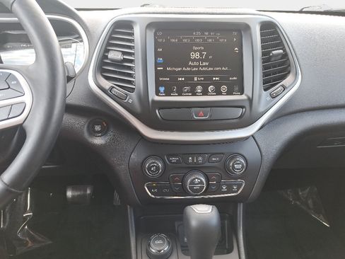 Used 2017 Jeep Cherokee Limited AWD/4WD image 20