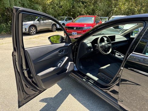 Used 2024 Honda Accord EX image 12