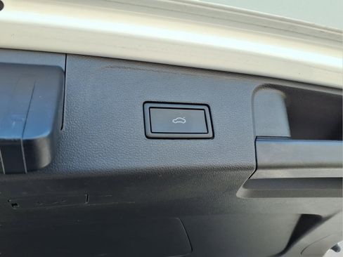 Used 2024 Volkswagen Atlas SE image 6