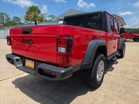 Used 2023 Jeep Gladiator Sport AWD/4WD image 7