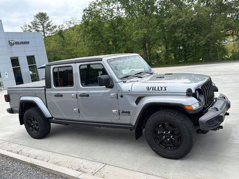 Used 2021 Jeep Gladiator Sport AWD/4WD image 2