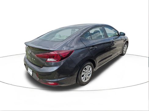 Used 2020 Hyundai Elantra SE FWD image 2